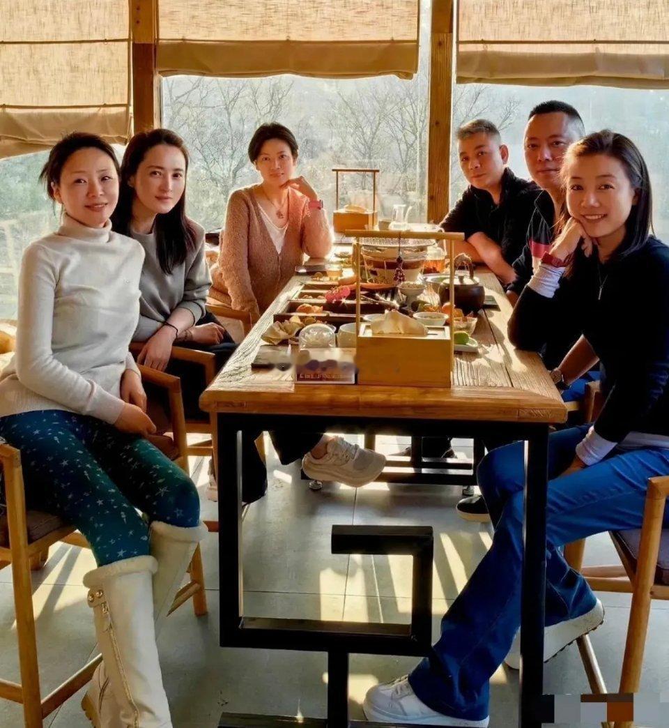 蒋勤勤和她的同学聚会，有时候素人比明星更会保养