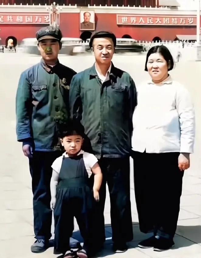 铁人王进喜最后一张全家福1970年，“铁人”王进喜已经快不行了，胃癌晚期，