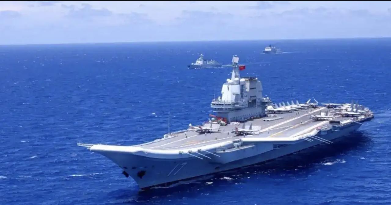 英国彻底破防！山东舰航母在香港亮相，引发了全球热议，英媒：这是赤裸裸的挑衅 