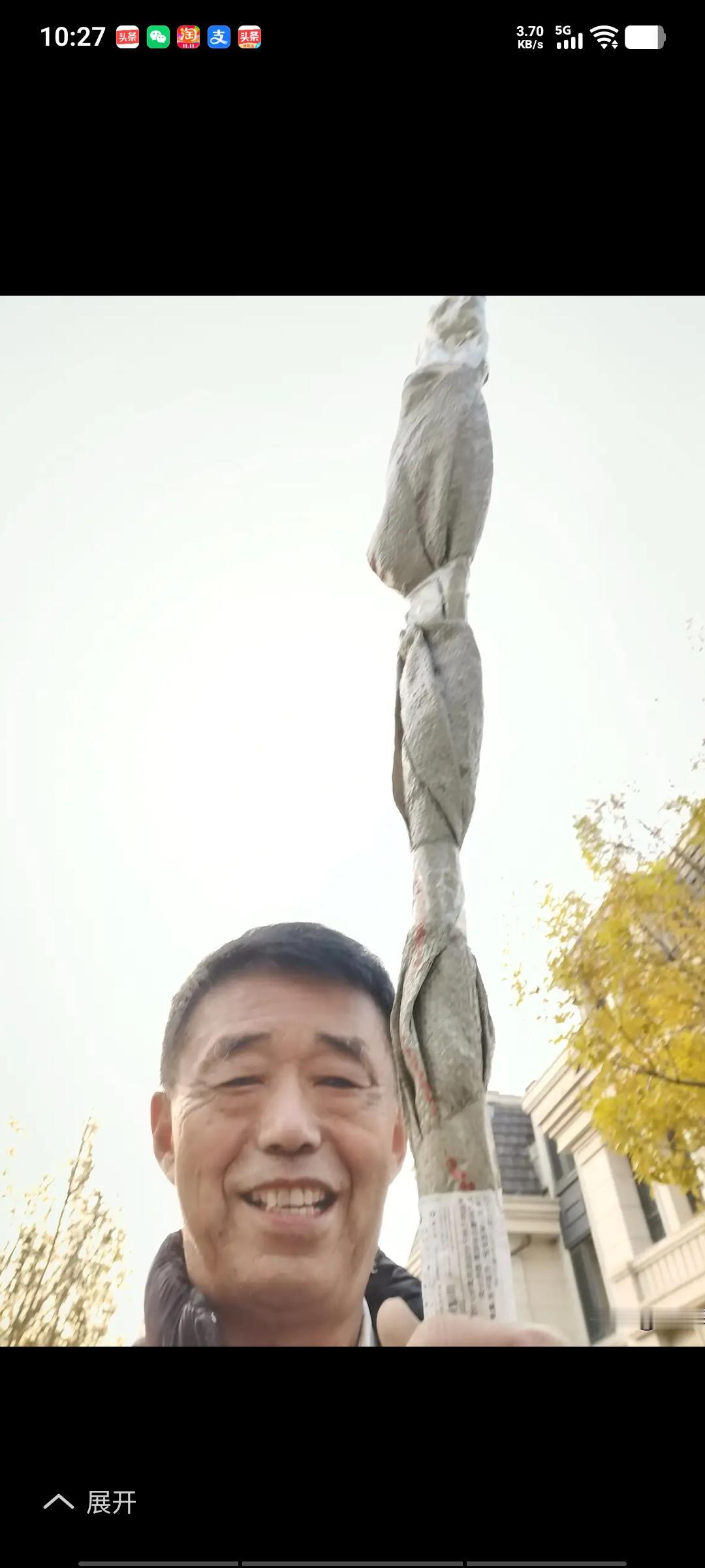 一个在部队服役20多年的老战友，转业进了企业，没几年就下岗了，艰难的熬了多年，终