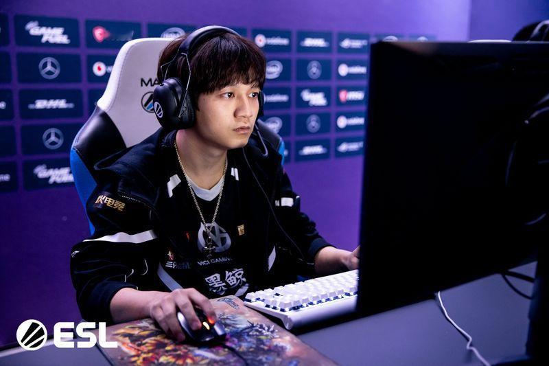 昨晚街霸宝可梦的一个小节奏，斗鱼超管本来想找皮鞋做队长参赛，但皮鞋想看XG比赛所