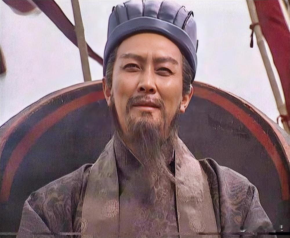 诸葛亮逝世后，刘禅决定给相父建祠堂，费祎说不行，咱们国库没钱啦，太贵了。董允也说