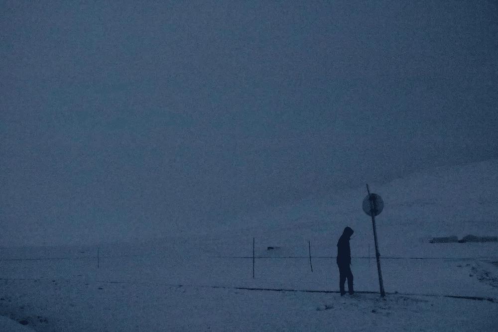 耐得住孤独，才撑得起强大“能忍受孤独的人才是真正的强者”，这话听着扎心，细品