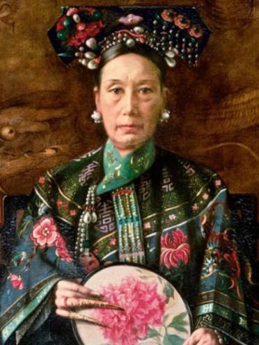 清宫里流传一个说法：慈禧每次洗澡，身边人都被赶出去，只留下李莲英一人。帘子后常传