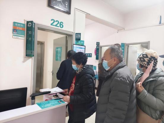 国家出手，老年体检“流水线”被叫停。从明年开始，65岁以上老人的免费体检彻底变