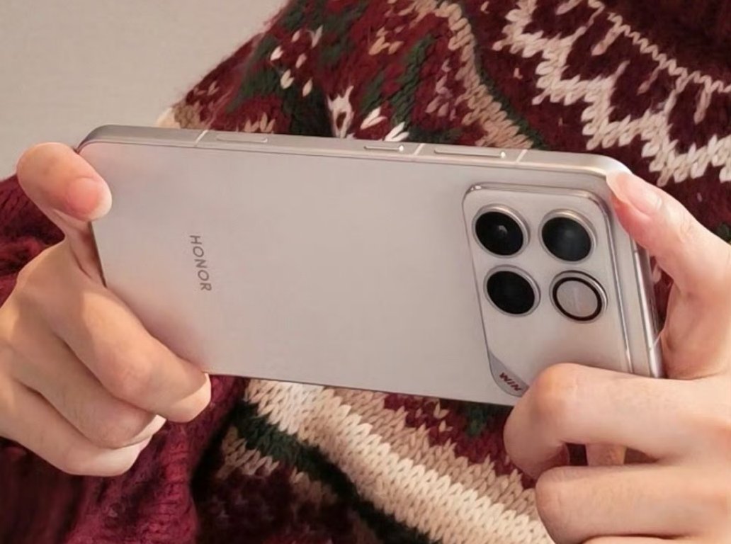 荣耀WIN真机图流出，后置横向矩阵模组，保留和此前GT系列一样的铭牌设计（这次是