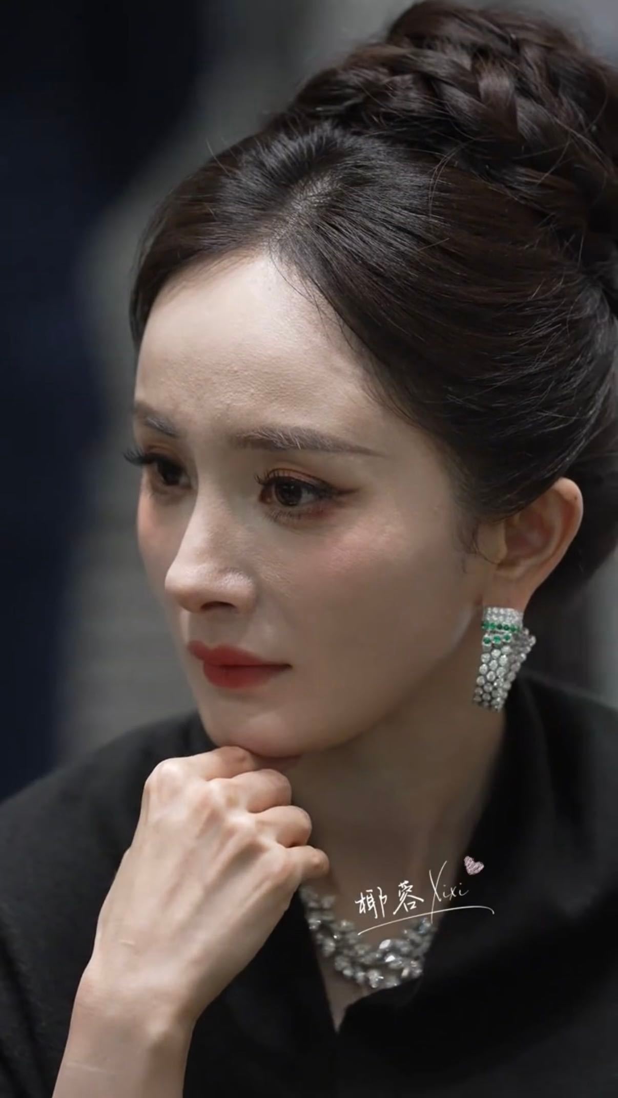 4K镜头下的杨幂高清4K可是照妖镜，结果照出来杨幂这张脸愣是没短板。皮肤紧致度