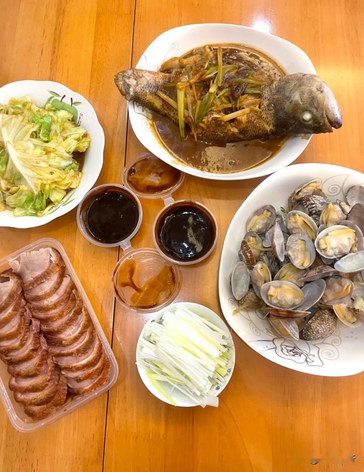 两个人一顿饭的菜，算不算吃得多？