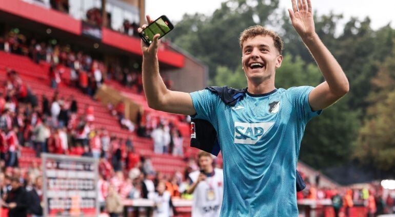 “踢球者”证实，巴萨已经正式询价霍芬海姆攻击手阿斯拉尼。23岁的阿斯拉尼，本季德