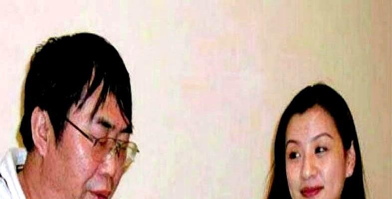 一九九零年，棋圣聂卫平教王刚的妹妹王静下围棋，一不小心王静怀孕了，急道：