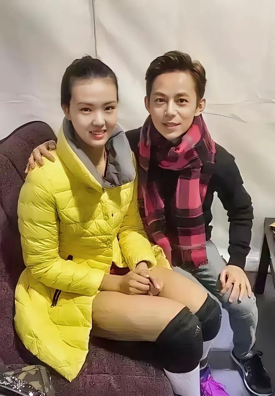 何炅旁边这个气质大美女是谁啊？好漂亮啊！