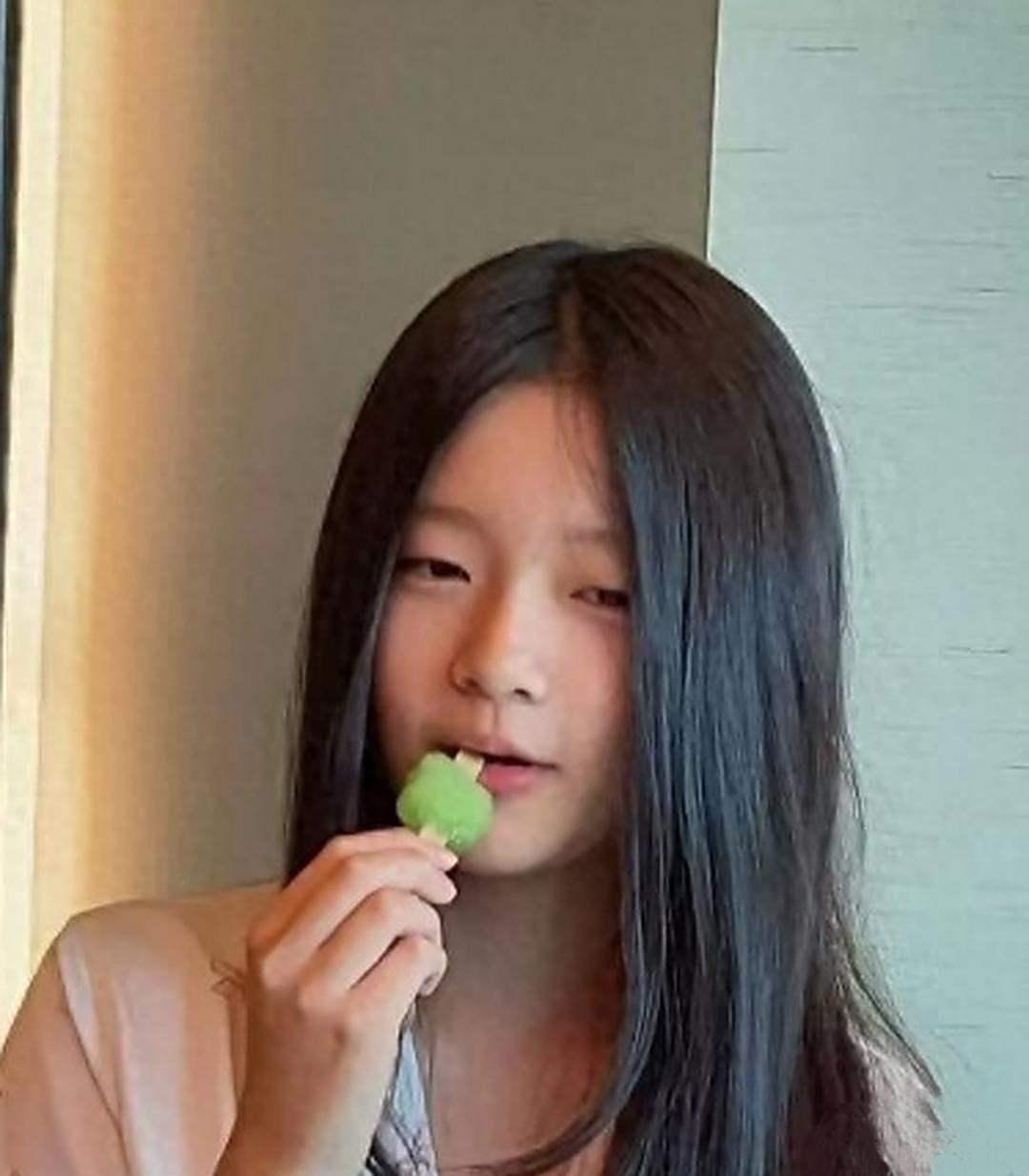 最近，一位命理师声称汪小菲的女儿玥儿拥有“帝王命格”嘿，看到玥儿这事儿，我也