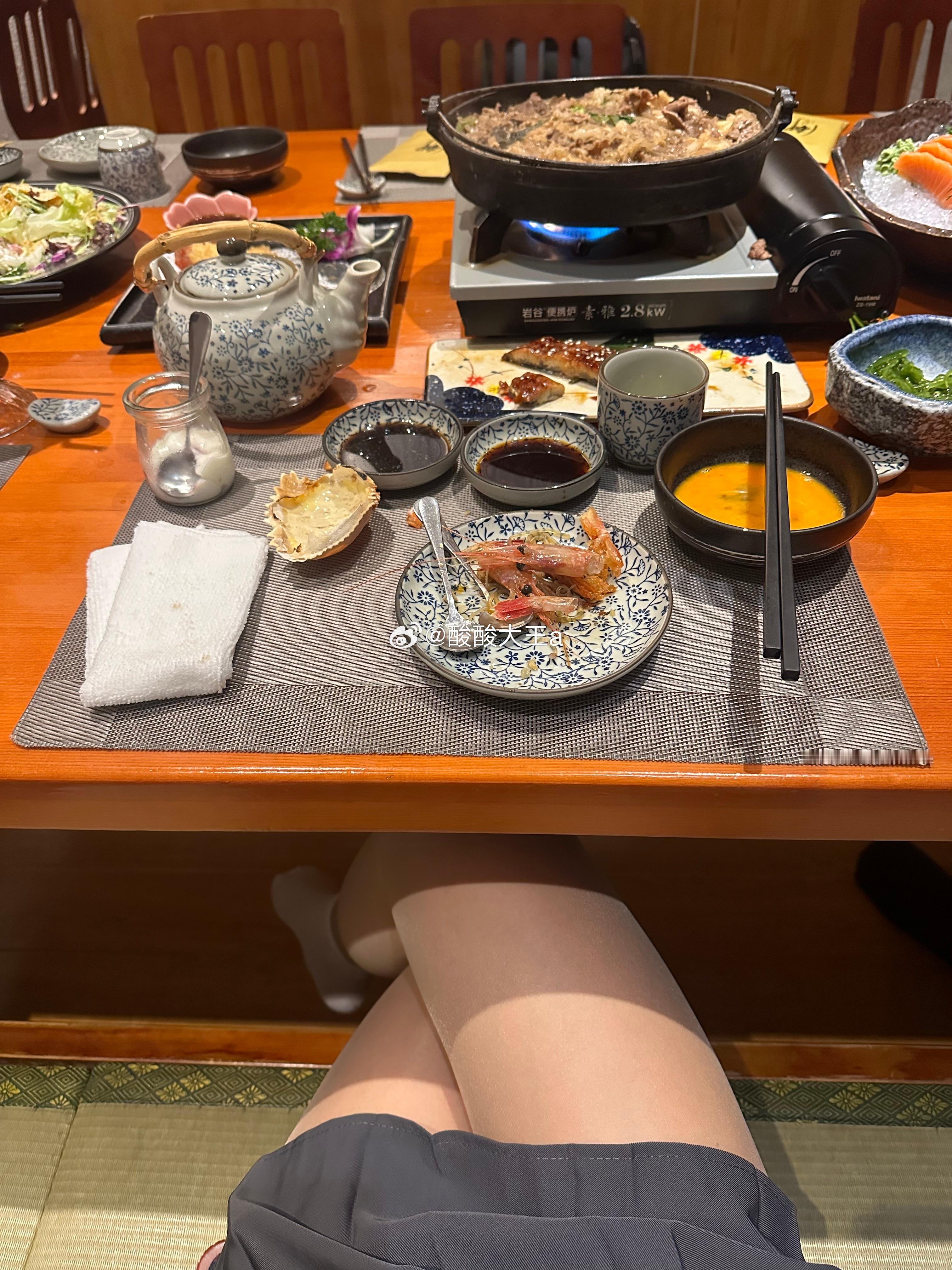 印象中需要脱鞋的日料都很贵这种没有一个月也有一周的工资了