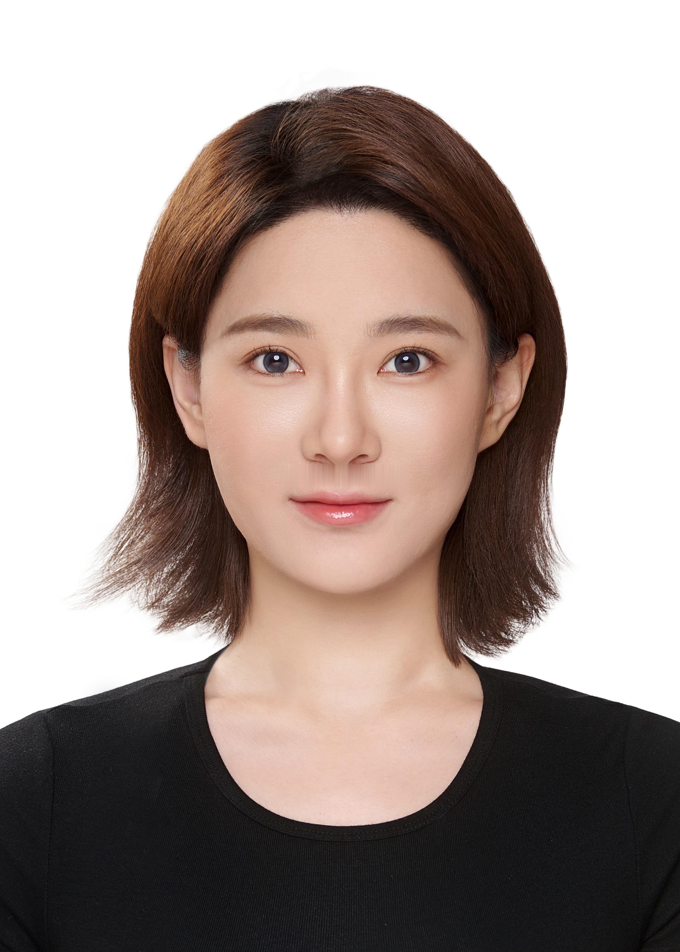这证件照看着还挺国泰民安脸的哈哈​​​