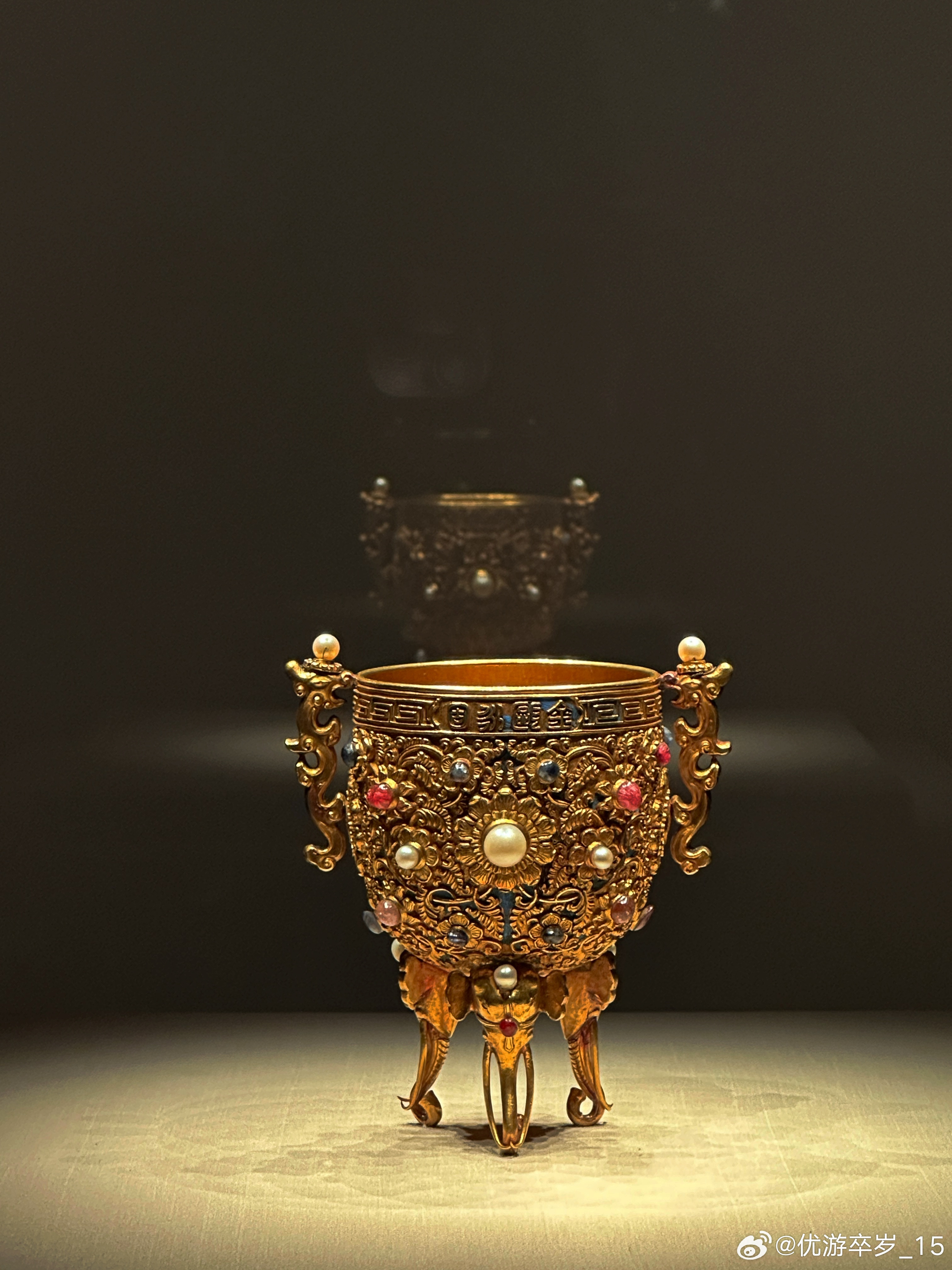 金瓯永固杯清乾隆（公元1736-1795年）故宫博物院藏以黄金为胎制成，采用