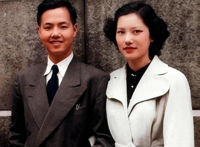 1948年圣诞前夕，22岁的科学家李政道，在芝加哥火车站等候朋友的表妹时，一个姑