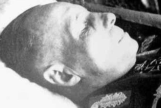 隆美尔被希特勒处决时，他单独把15岁的儿子叫到身边，对他说：“我将在接下来的十五