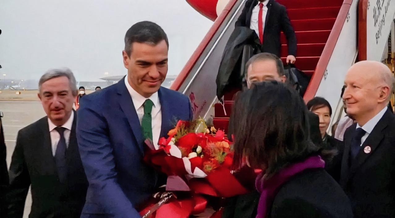 中方对欧盟猪肉征税西班牙成为唯一幸免国家12月17日，中方宣布将对从欧盟进口