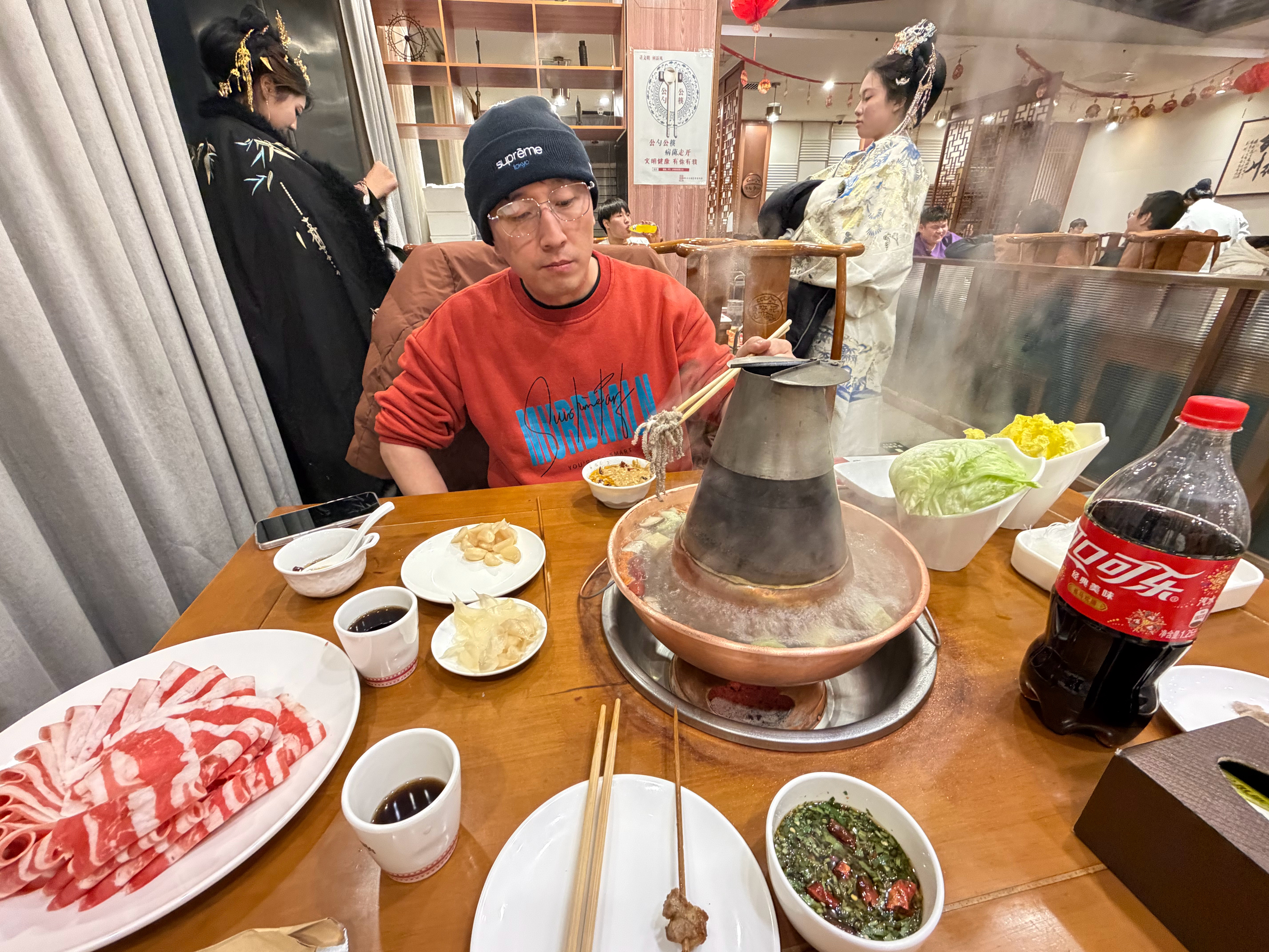 跟宫里的人一块干饭那叫一个地道