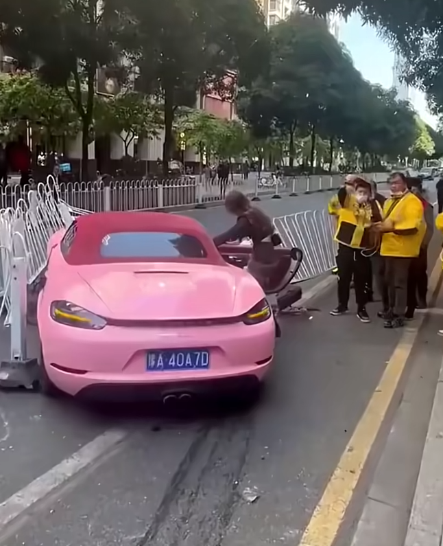 这修理费估计最少得三千块钱吧