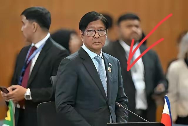 太尴尬！菲律宾峰会上求支持遭冷遇，美国靠山根本靠不住？马科斯这波操作堪称“