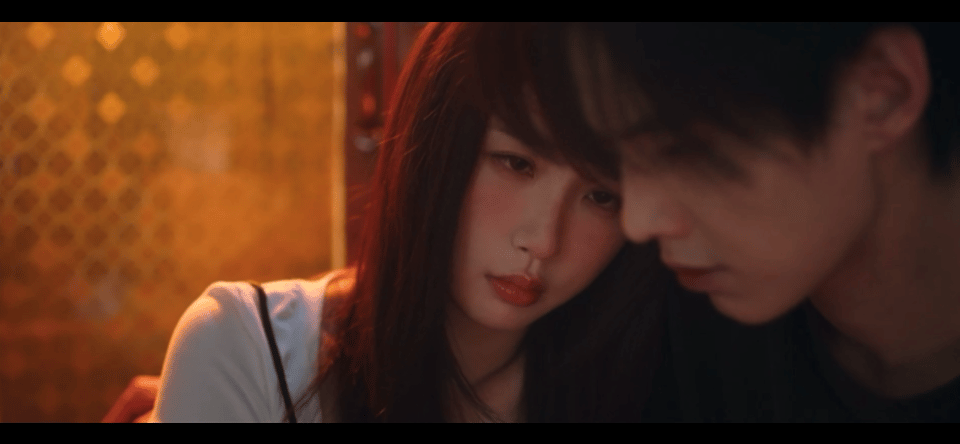 眼神会出卖每一个心动的人哇塞！姜暮看靳朝的眼神，就像小猫咪看到小鱼干，亮晶晶全