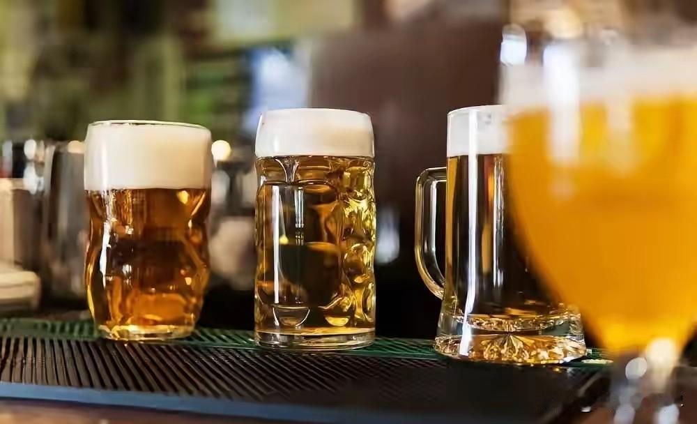 幸亏多了个心眼！湖南娄底，一男子接到老同学电话，邀请他聚餐叙旧。男子重情义，欣然