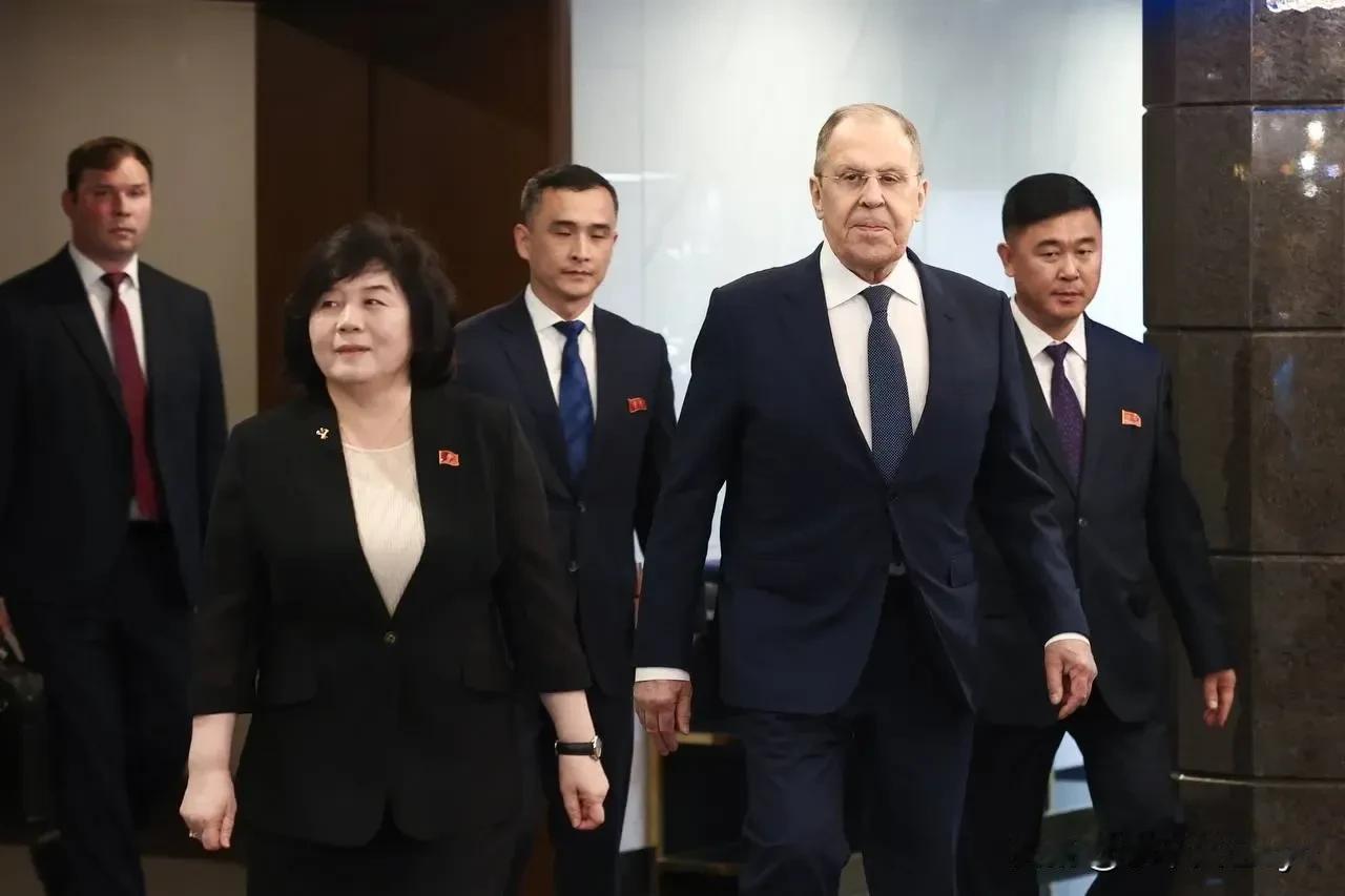 俄罗斯外交部今天发布：“外长谢尔盖·拉夫罗夫说：我们衷心感谢朝鲜领导人以及所有展