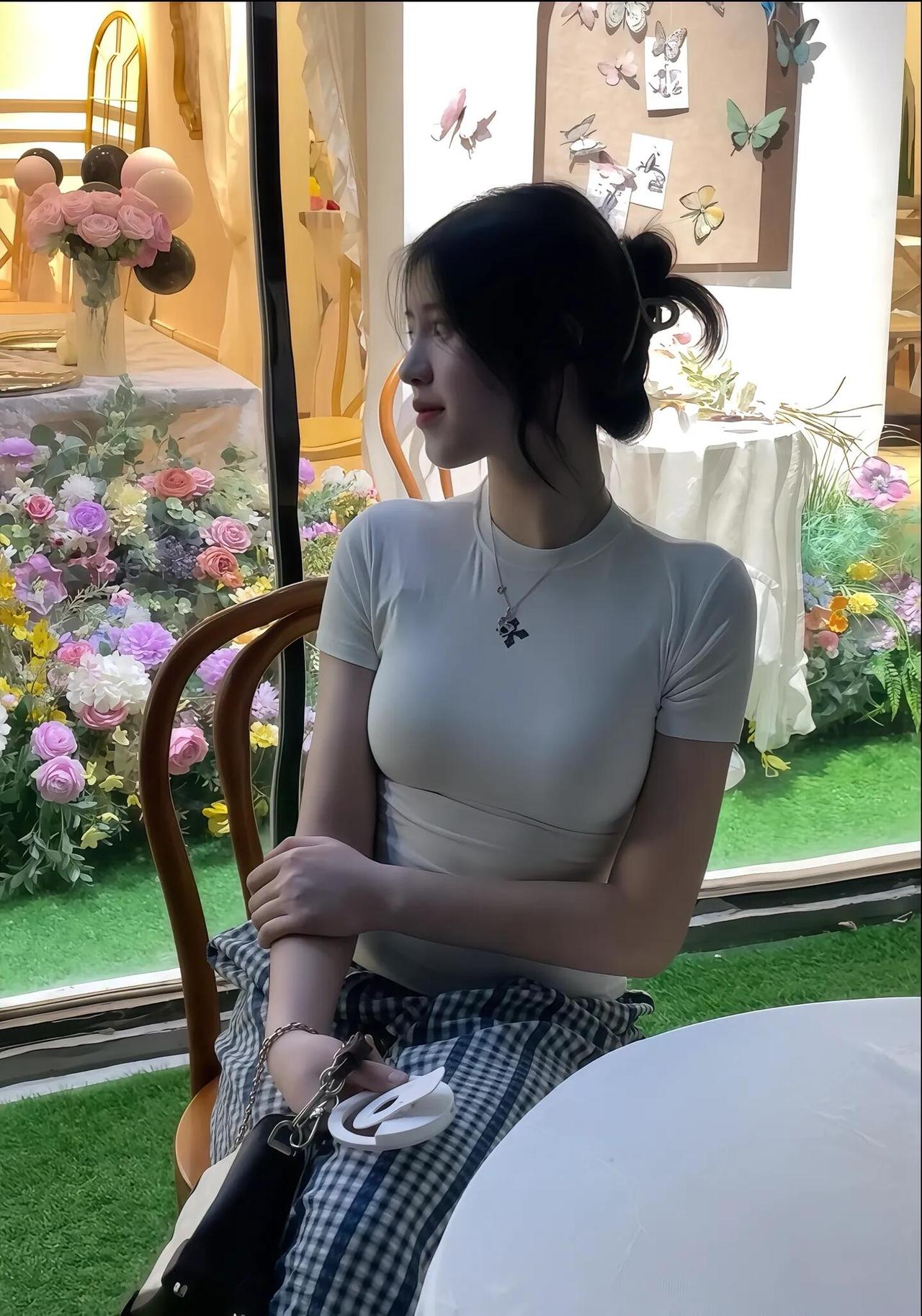 我渴望的婚姻是，下班一起买菜，回家一起做饭，饭后一起散步，一起看电影，一起