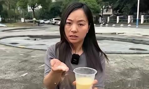 四川成都金堂一火锅店曝出骇人事件：徐女士带孩子就餐，点的“鲜榨玉米汁”竟是塑料碎
