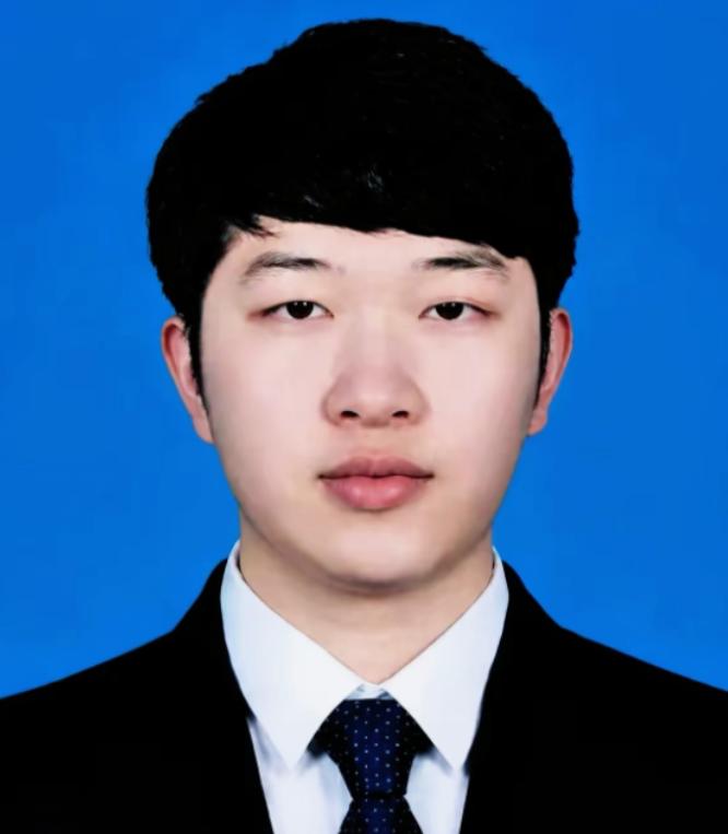 全网看完都动容了！29岁医生遭遇持刀袭击，自己头部已经受了重伤，却还是冲过去护住