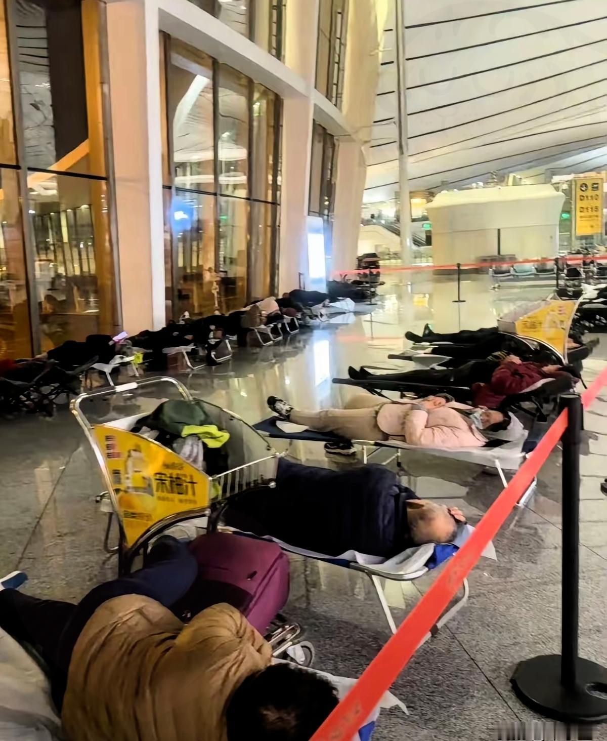 大兴机场20元过夜服务也太良心了吧！半夜落地赶早班机的人真的要哭了，不用再蜷在硬