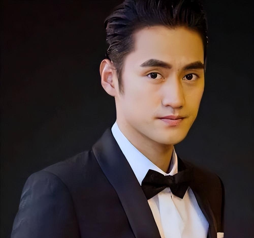 每年金鸡奖都有主角，但这次，真正抢戏的，却是一个“固定座位”。从2020年开