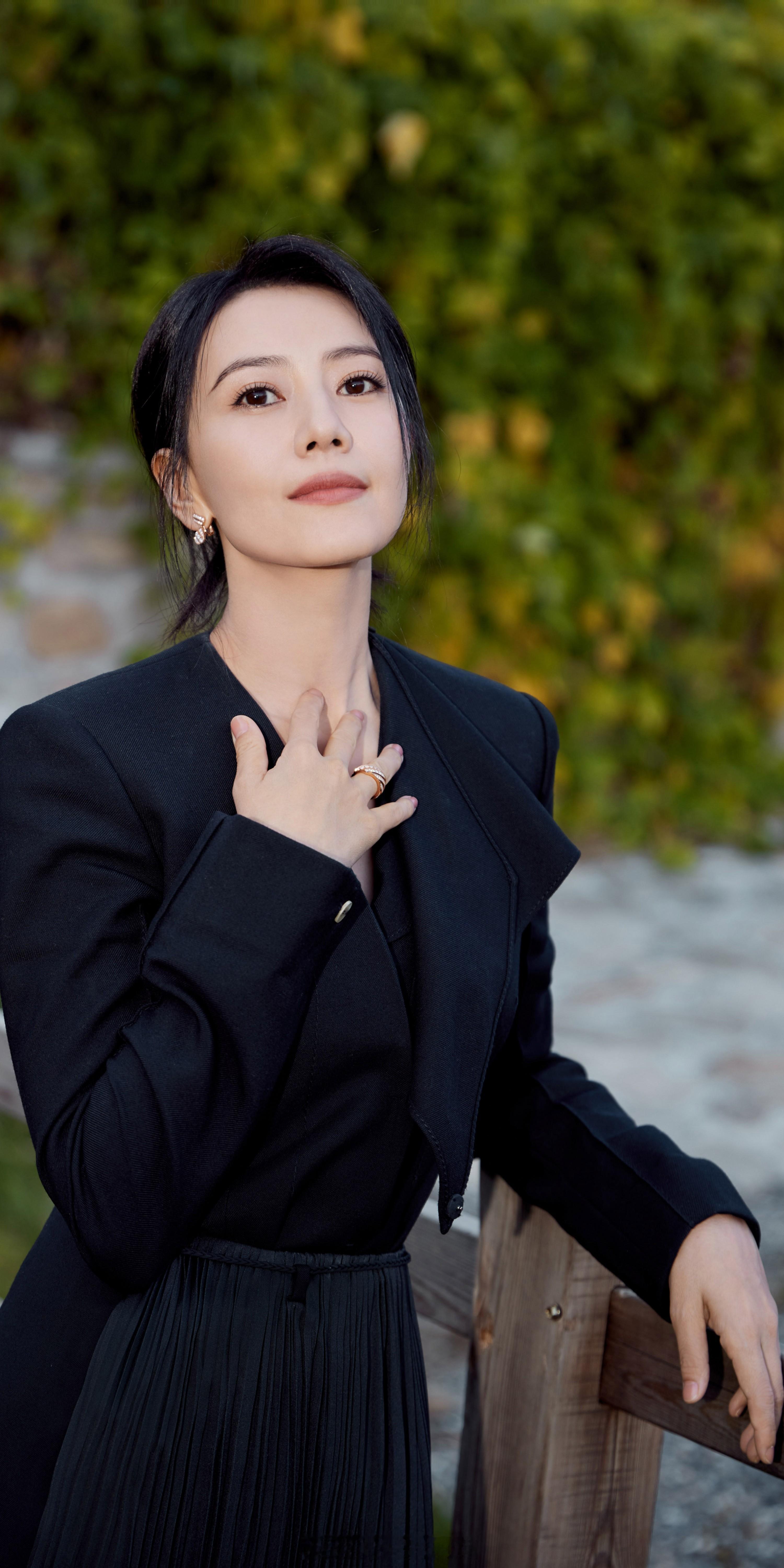 高圆圆黑白格调​​​