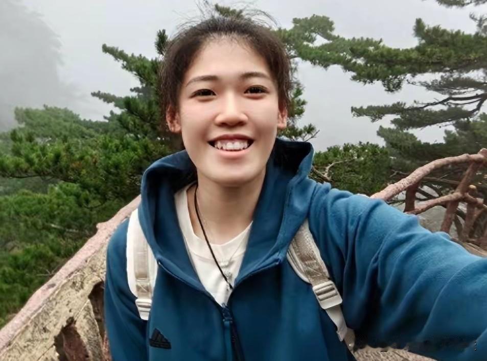 全运会，天津女排12人大名单如下[玫瑰]1，李盈莹（25岁）上届全运会天津