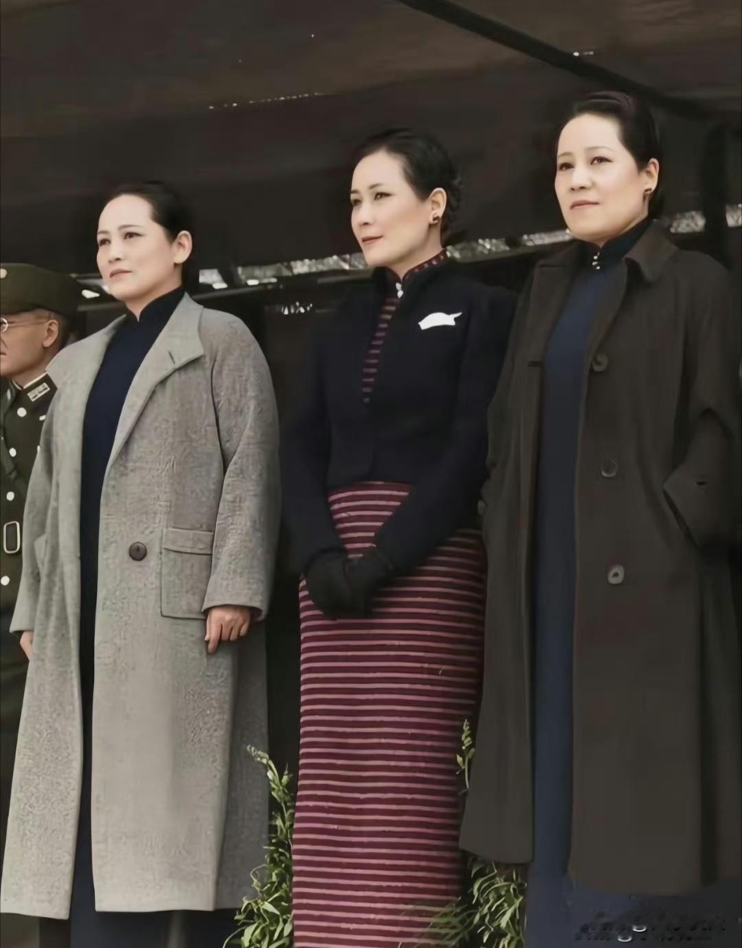 这才是宋霭龄与宋庆龄和宋美龄的真实样貌，并非演员扮演的角色！这张珍贵的老照片拍摄