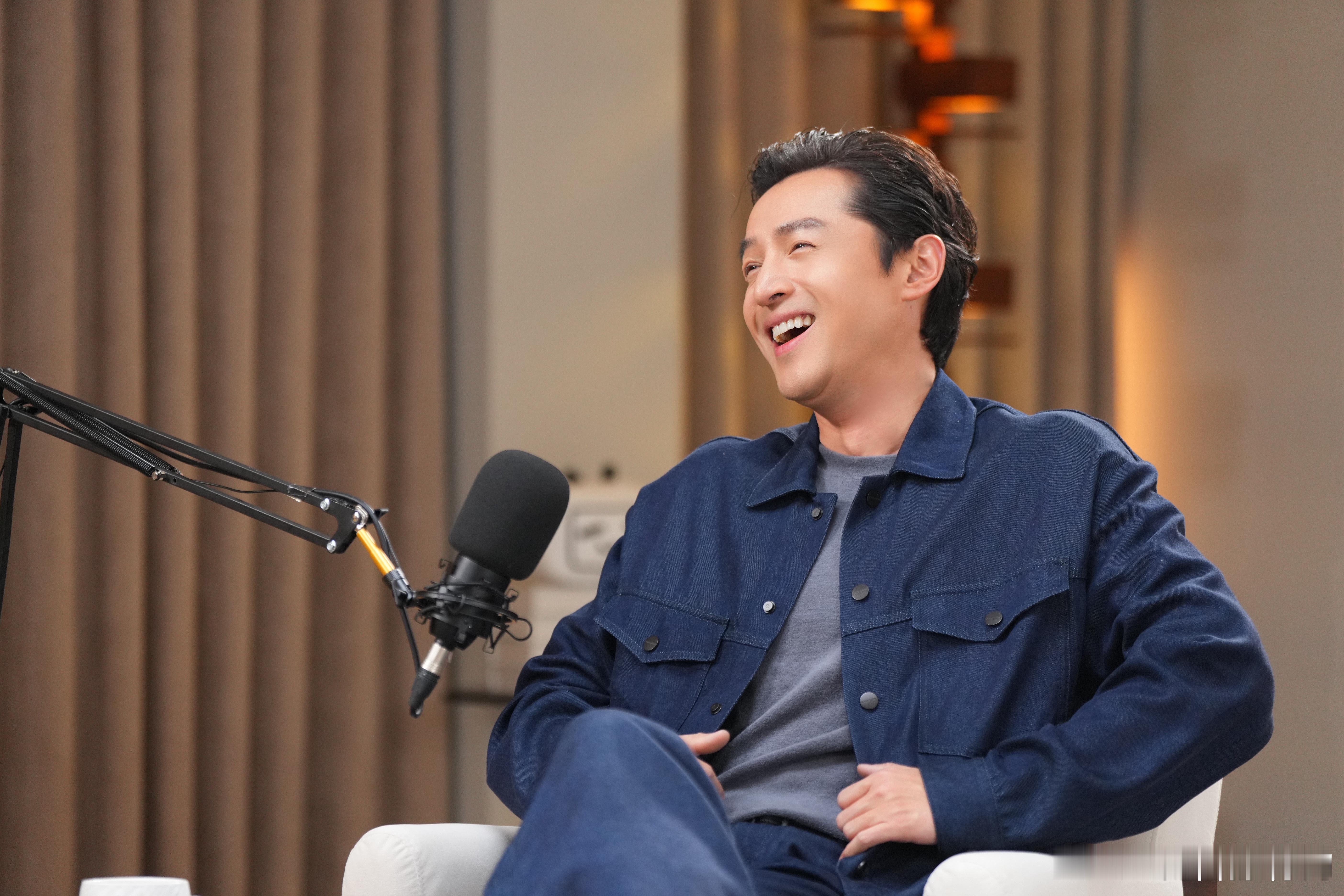 时隔十年鲁豫再次采访胡歌十年又十年，鲁豫的访谈像是胡歌的“人生刻度尺”。量得出从