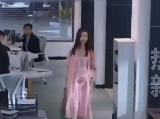 太荒唐！孕妇迟到几分钟竟被无情开除！小婷结婚多年好不容易怀孕，即便身体不适仍