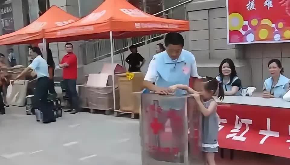 某校师生给白血病学生筹款37万，慈善协会却要收20%管理费。学校气坏了，直接退款