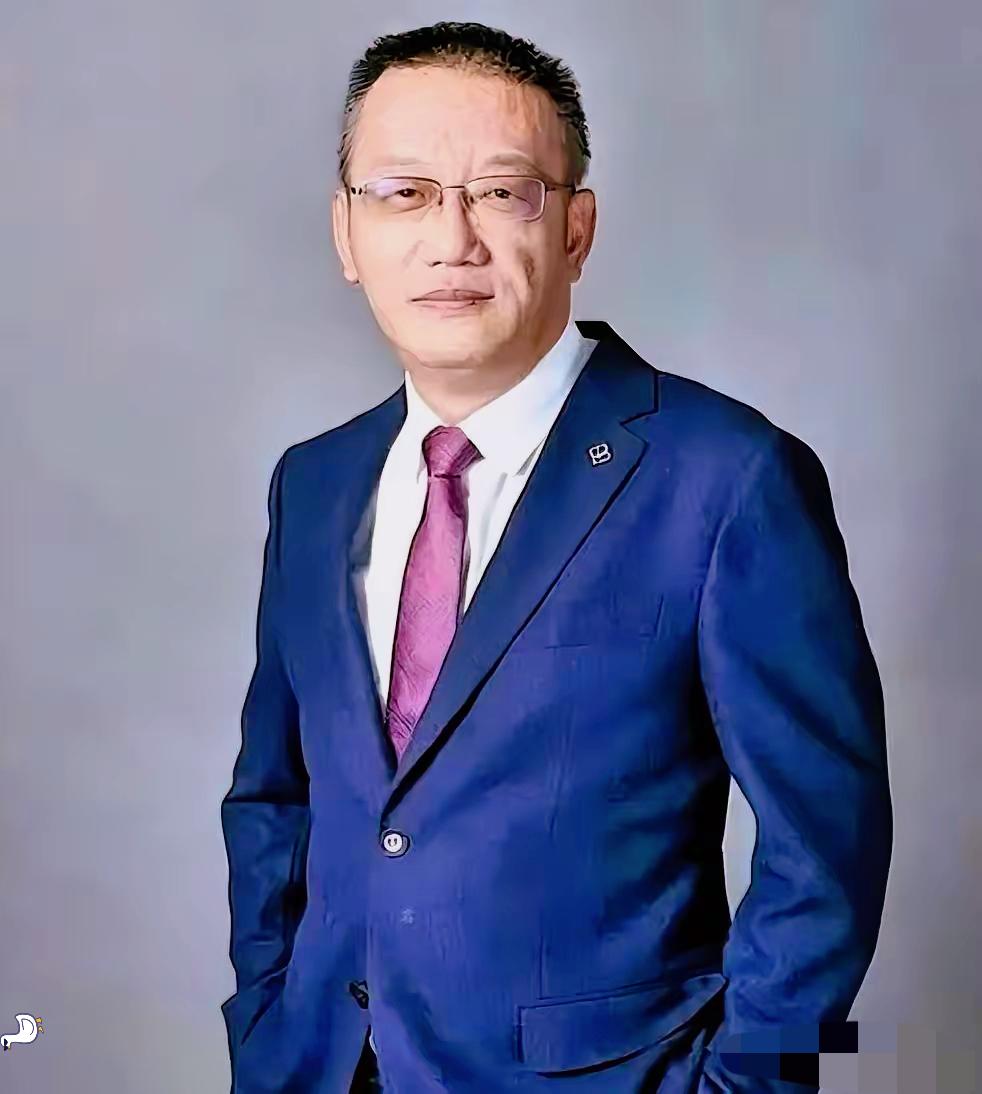 刚看到成都前首富李瑜去世的消息，心里猛地一沉，太不是滋味了！才62岁，一手白