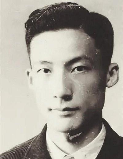 1949年毛人凤下令处死朱君友，走出牢房后，却看到两熟人朝他使眼色。1949年，