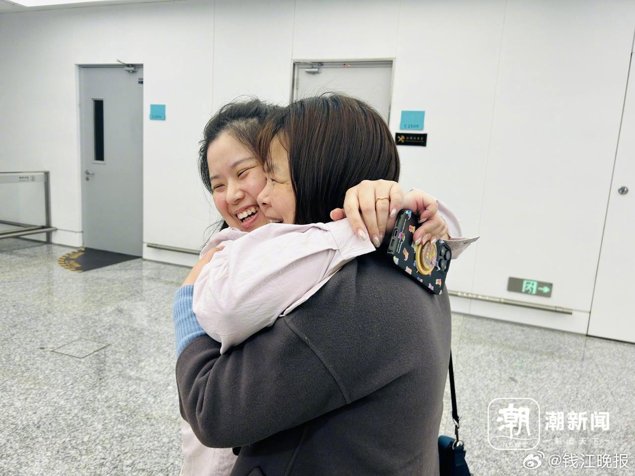 滞留迪拜10余天，她在异国收获温暖力量：直飞航班恢复，平安回国
