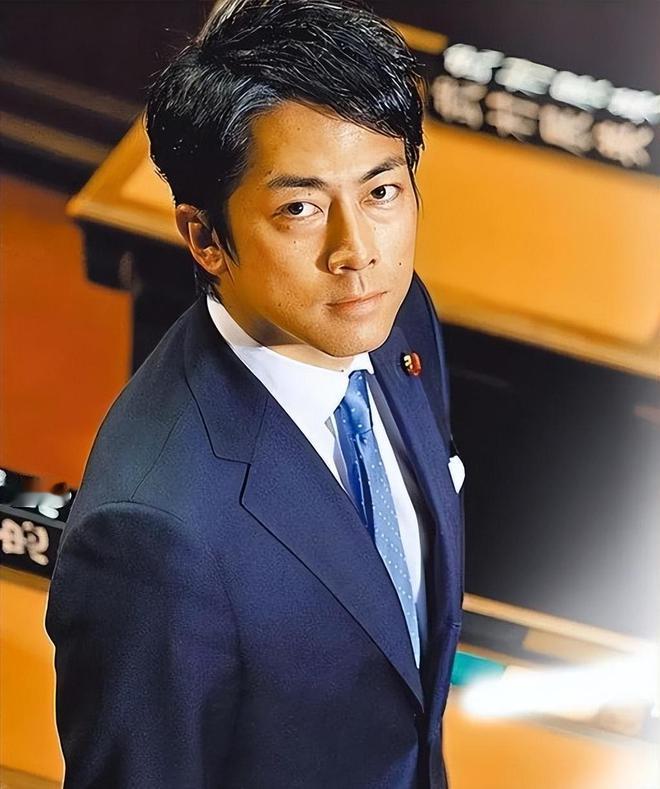小泉进次郎日前公开表态，称中方对日本两项物资禁运的措施“极其遗憾”，并放话“要求