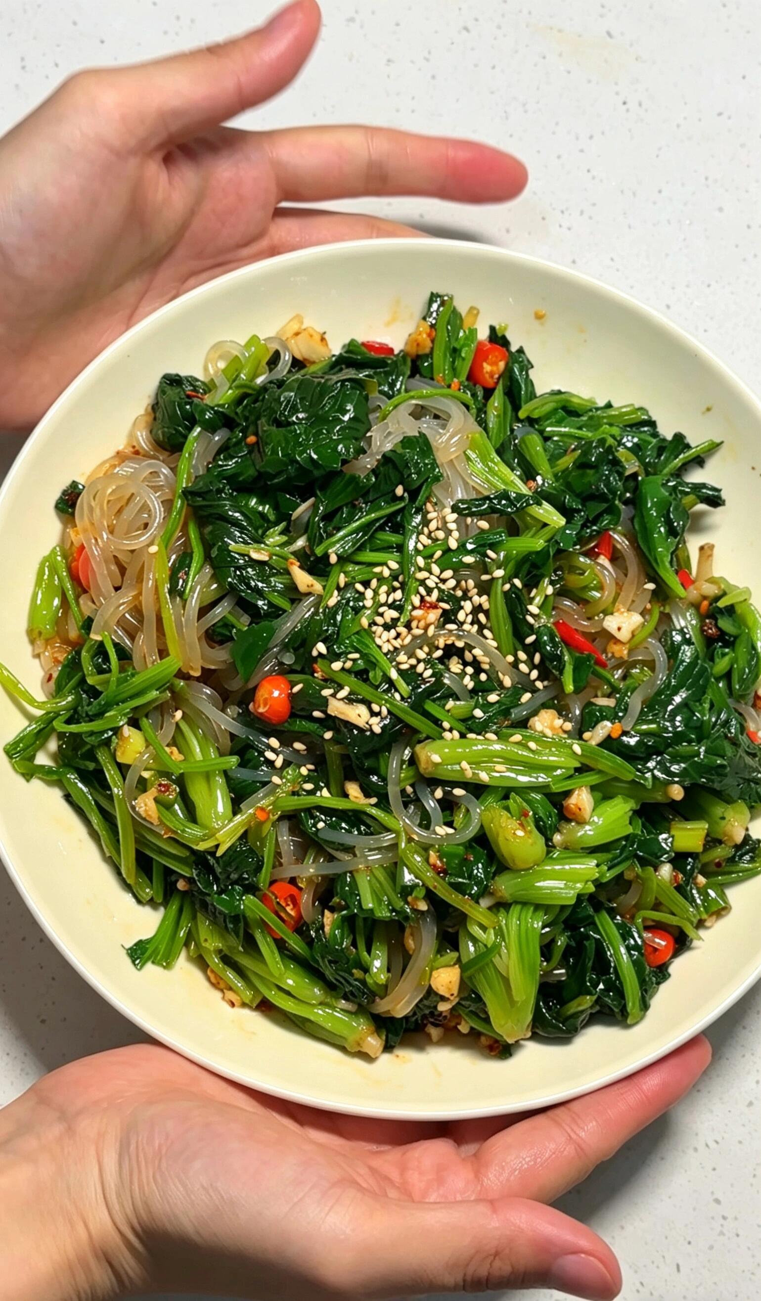 超下饭菠菜拌粉条✨清爽解腻，减脂期也能放心炫今天解锁一道家常下饭菜——菠菜拌粉