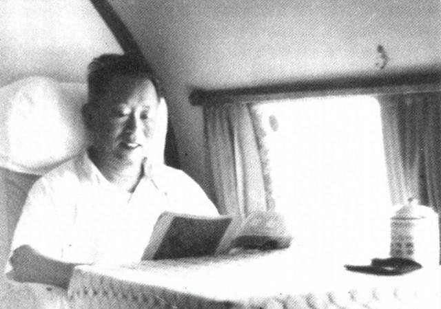 58年毛主席和刘亚楼的会谈不欢而散，刘亚楼连忙求助周总理和罗帅1958年9月