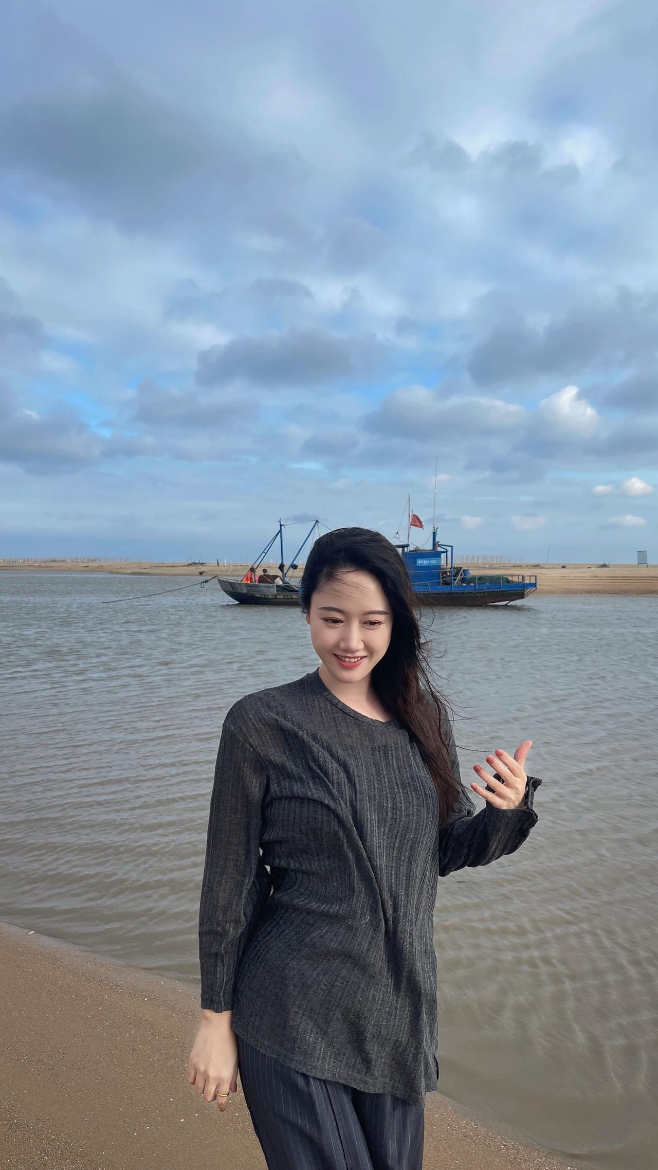 一年的时间也可以让人改变很多，不信你回头去看看去年的自己，也早就不是以前的你自