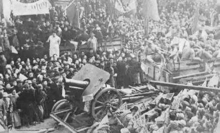 1949年12月16日，四川军阀杨森见大势已去，只带了几名随员就乘坐飞机去了台湾