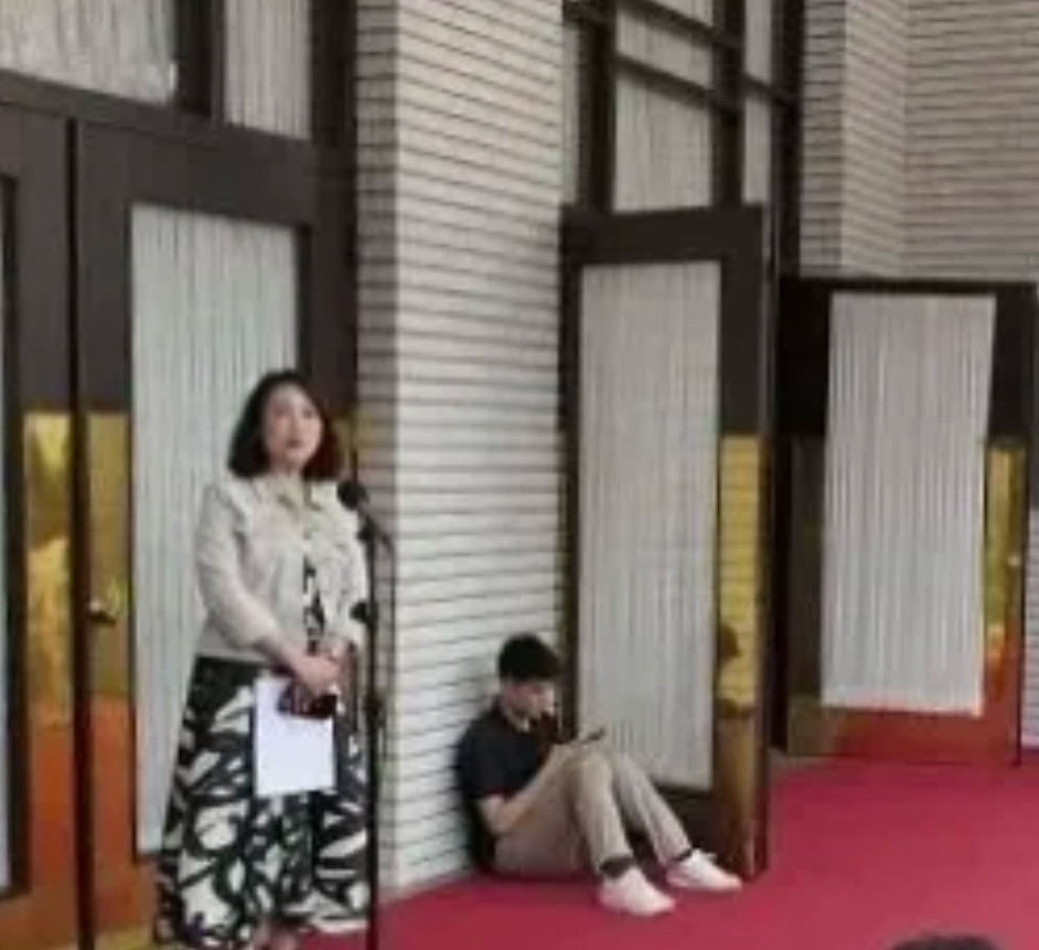 民进党要没钱花了，行政院卓荣泰提出的特别预算4100亿都被在野党打脸。国民党在昨