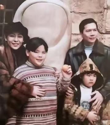 向太深夜忏悔：慈母多败儿，这是我此生最大遗憾！2月28日，向太陈岚突然在微博