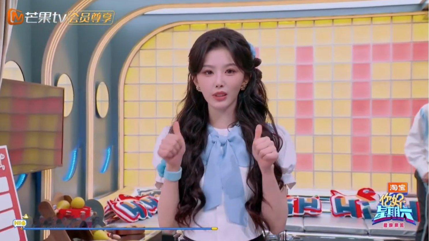 雪凯你们现在家属感有点太超过了吧！！跳完开场舞是要一起贴贴下场的雪儿手势舞跳错是